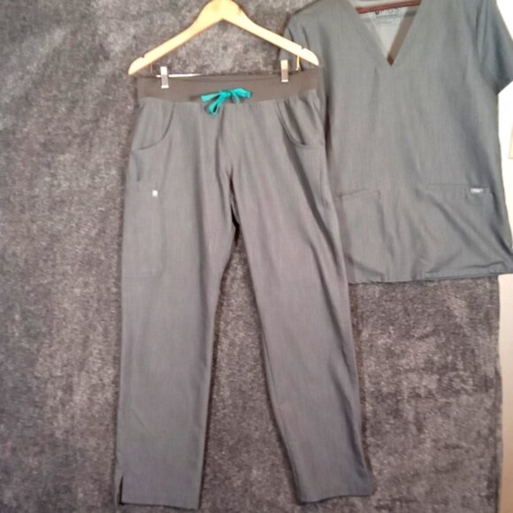 Figs women's set pants n top scrubs graphite color - Picture 2 of 10